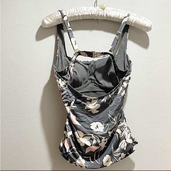 COPY - 🎩 Athleta Aqualuxe Wildflower Tankini - Picture 7 of 13